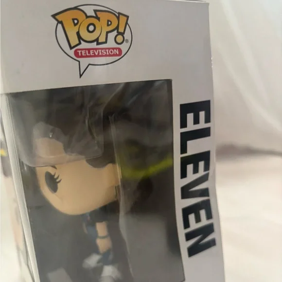 Funko Pop! Stranger Things Eleven #843 – Box Damaged - Picture 11 of 16